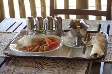 هتل Pakuba Safari Lodge