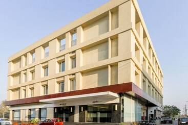 בית מלון כפרי Treebo Select Gopalas Residency