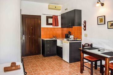 پانسیون Skiathos Holiday House