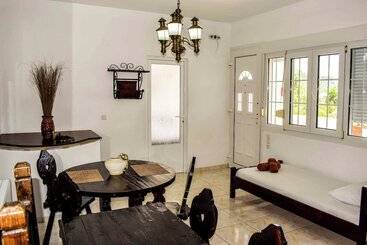 پانسیون Skiathos Holiday House