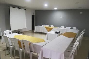 هتل Andinos Plaza Florencia