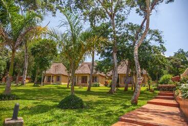 هتل Brovad Sands Lodge
