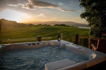 Luxurious Super King Lodge With Hot Tub
