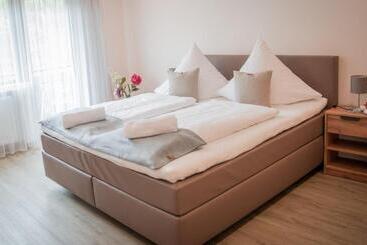 ペンション Weingut Erich Serwazi