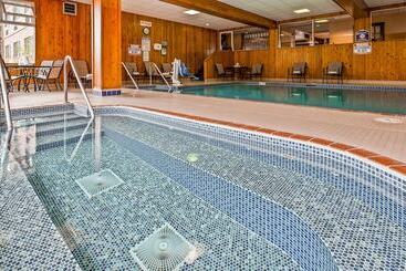 هتل Best Western Plus Concord Inn