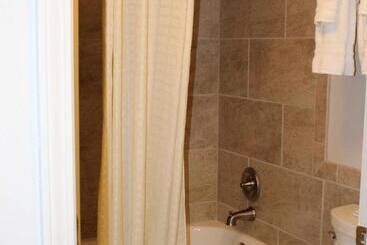 هتل Best Western Plus Concord Inn