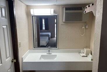 هتل Nendels Inn & Suites Dodge City Airport