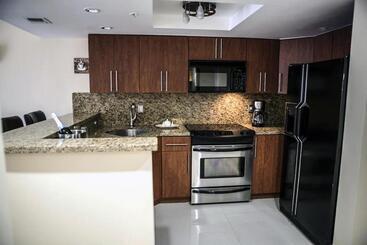 هتل The Mutiny Luxury Suites
