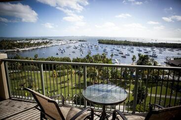 هتل The Mutiny Luxury Suites