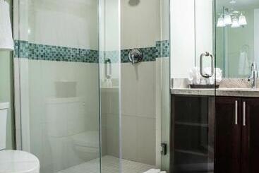 هتل The Mutiny Luxury Suites