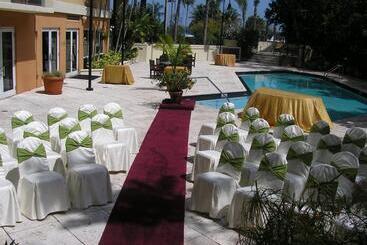 هتل The Mutiny Luxury Suites