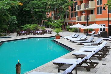 هتل The Mutiny Luxury Suites