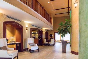 هتل The Mutiny Luxury Suites