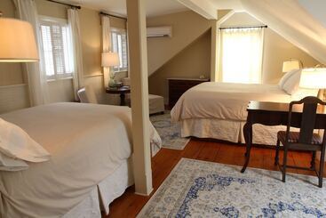 酒店 The Oak Bluffs Inn