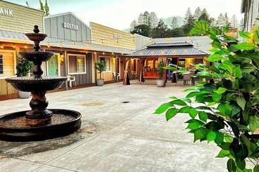 هتل The Old West Inn
