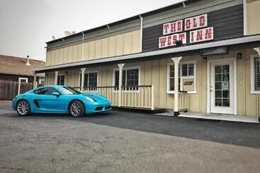 هتل The Old West Inn