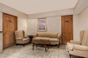 Motel Days Inn By Wyndham Lenox Ma