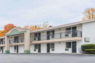 Motel Days Inn By Wyndham Lenox Ma