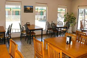 モーテル Oakhill Inn And Suites