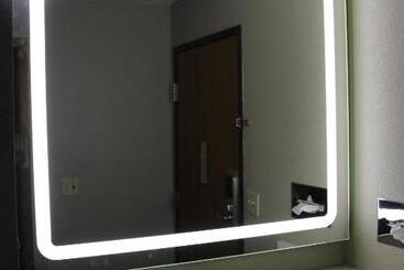 مُتل Westbridge Inn And Suites
