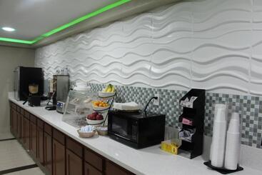 مُتل Westbridge Inn And Suites