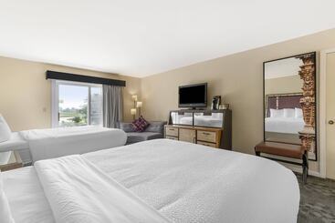 هتل Ogunquit River Inn & Suites