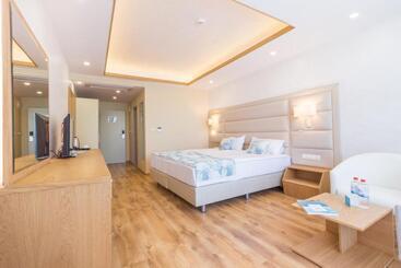 Bilyana Beach Hotel All Inclusive & Free Beach Access