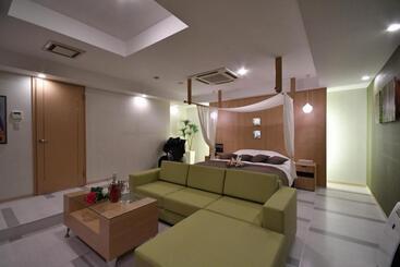هتل Ageha Cinq Boutique