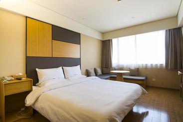 هتل Ji  Yantai Binhai Plaza