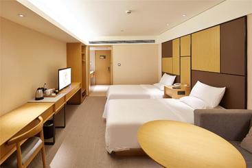 هتل Ji  Yantai Binhai Plaza