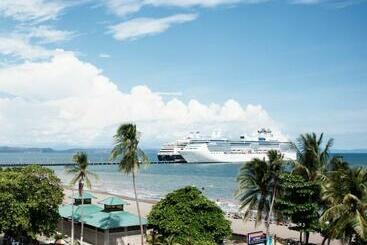 蓬塔雷納斯海灘酒店 - Puntarenas