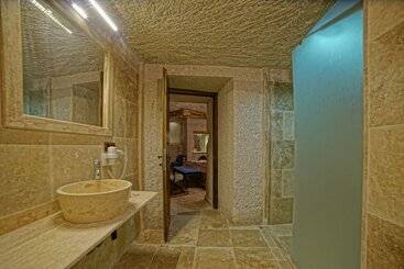 هتل Zeus Cave Suites