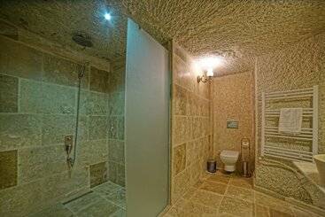 هتل Zeus Cave Suites
