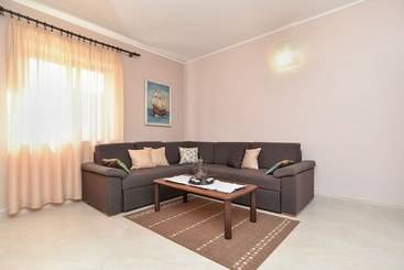 Apartments Valbandon 38