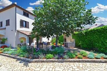 Apartments Valbandon 38