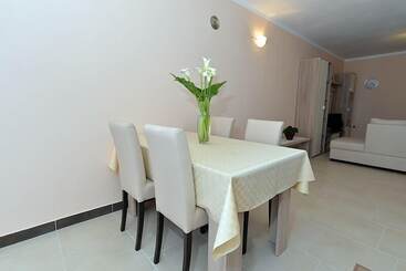 Apartment 640