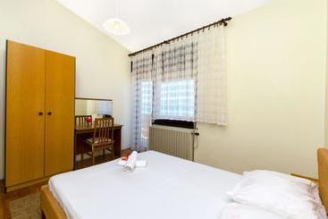 Hostel Guesthouse Mira