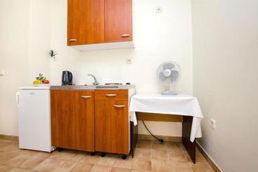 Hostel Guesthouse Mira