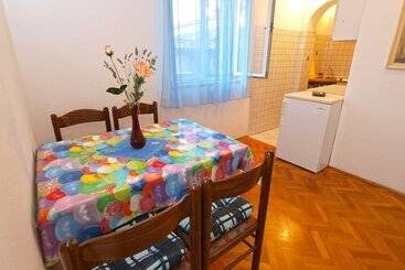 Apartment 977