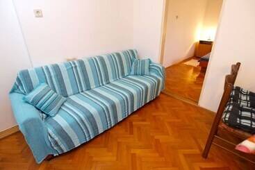 Apartment 977