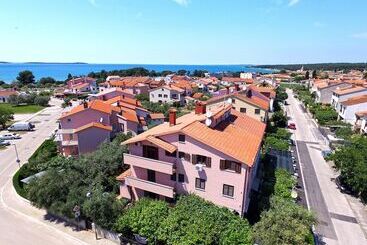 پانسیون Apartment Mira 1293