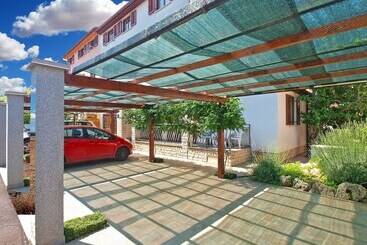 پانسیون Apartment Mira 1293