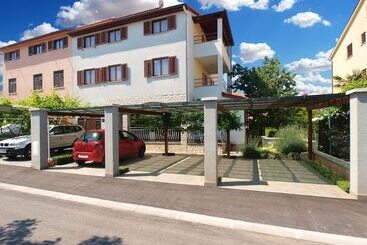 پانسیون Apartment Mira 1293