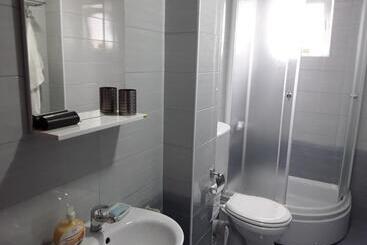 تختخواب و صبحانه Simon S Apartment