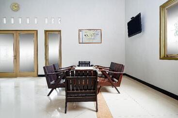 هتل Oyo 2436 Kencana