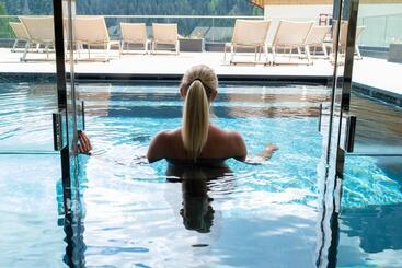 هتل Ciampedie Luxury Alpine Spa