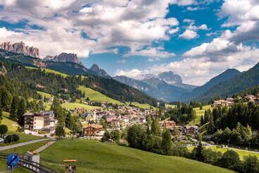هتل Ciampedie Luxury Alpine Spa