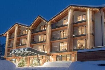 هتل Ciampedie Luxury Alpine Spa