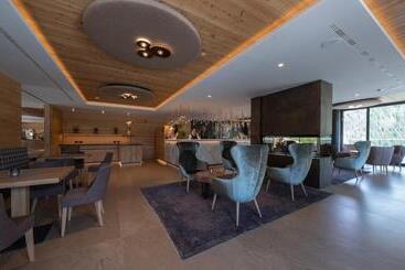هتل Ciampedie Luxury Alpine Spa