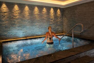 هتل Ciampedie Luxury Alpine Spa